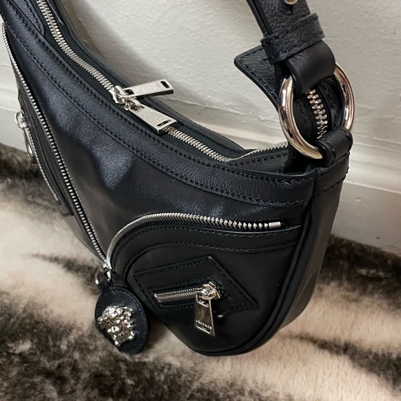 VERSACE
MEDUSA HOBO BAG - Picture 5 of 5